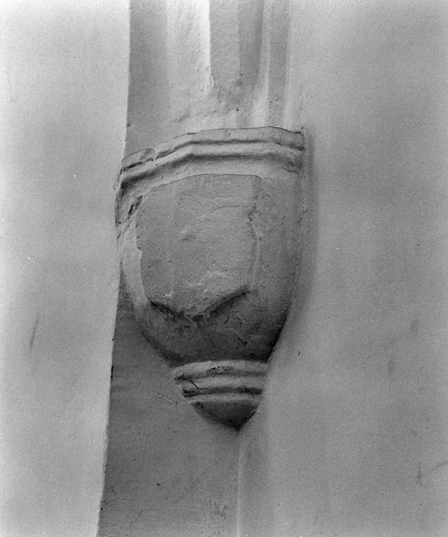 Ancienne église Saint-Etienne, bas-côté gauche : culot antérieur gauche