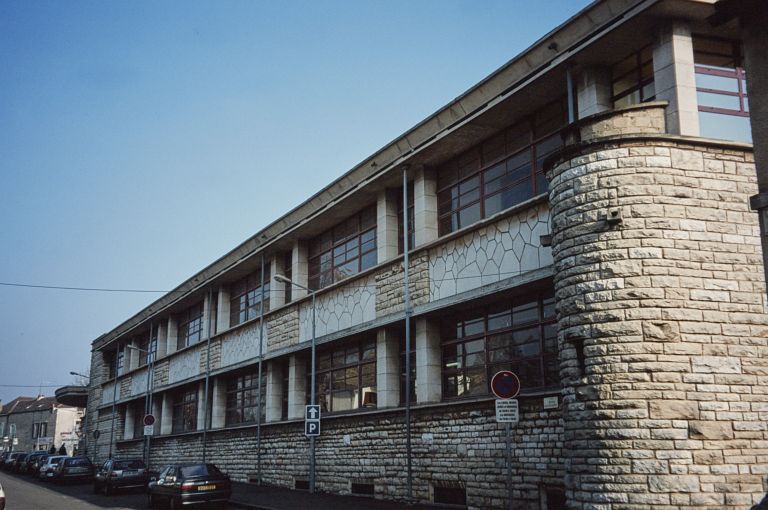 L'aile côté boulevard, composée de salles de classes