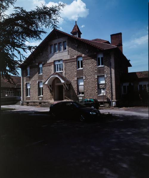 Bâtiment principal, façade antérieure.