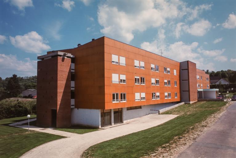 Maison de retraite, vue de trois quarts gauche.