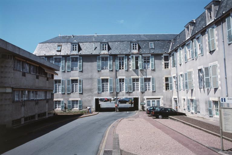 Façade postérieure du corps central et aile en retour.