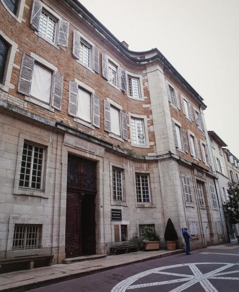 Façade sur rue.