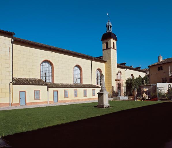 Façade latérale sur jardin.