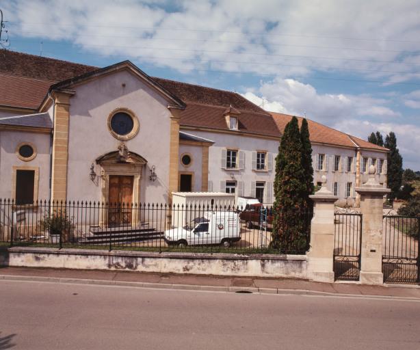 Façade antérieure et chapelle.