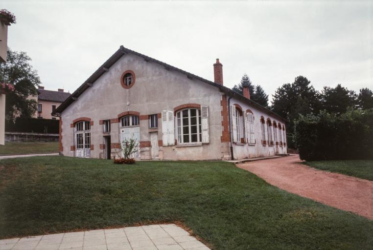 Bâtiment pour les services généraux.