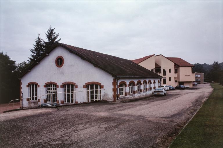 Bâtiment pour les services généraux.