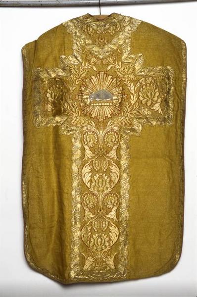 Ornement doré : chasuble