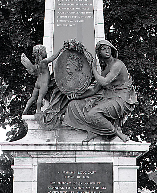 Détail de la sculpture en bronze.