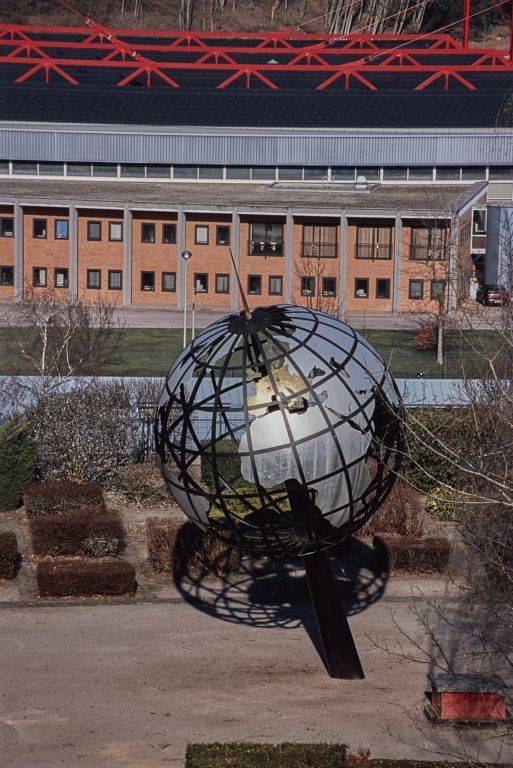 Mappemonde du sculpteur Miroslav Brozek