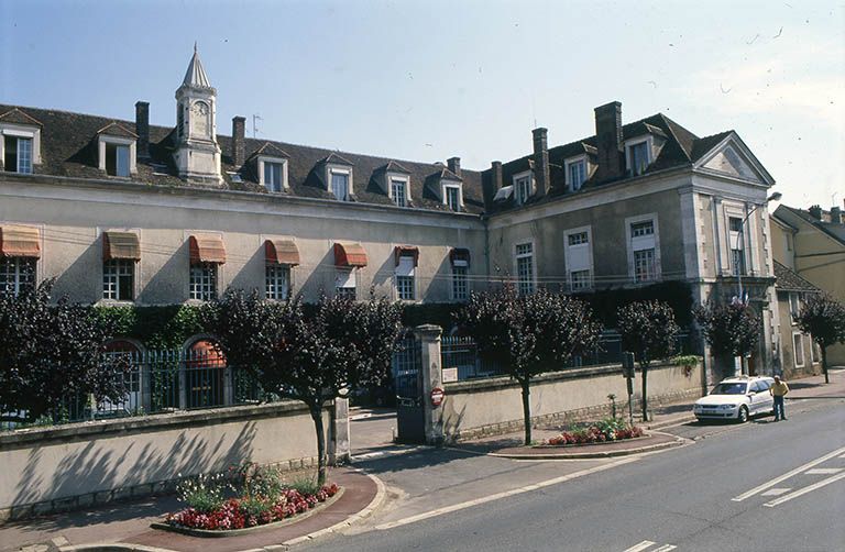 Vue d'ensemble, avec aile droite.