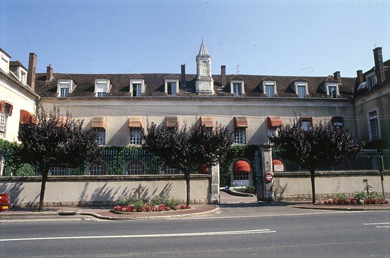 Vue du bâtiment prinicpal.