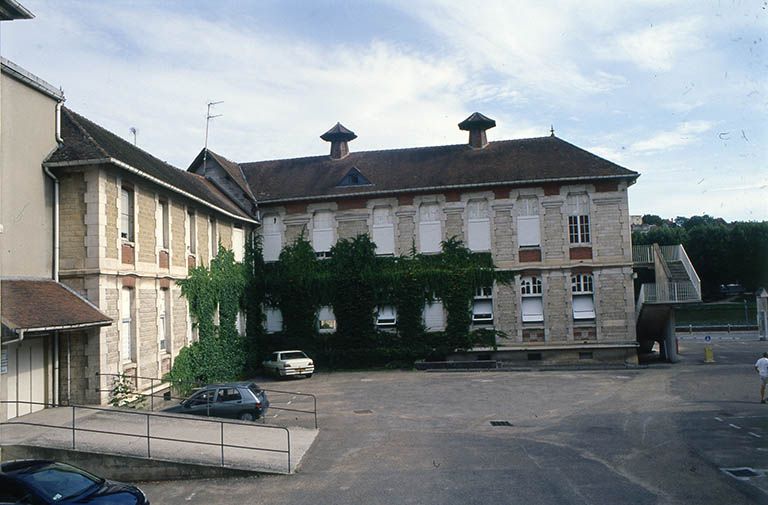 Vue d'ensemble depuis l'avenue Gambetta, vers le sud.