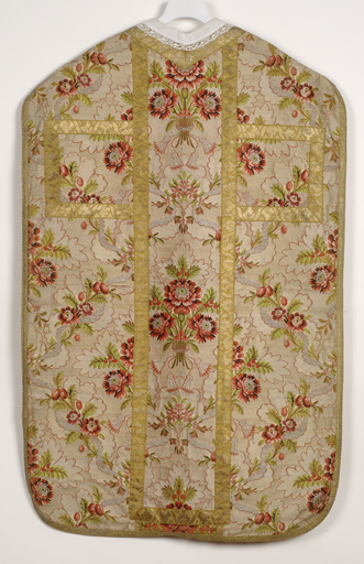 Chasuble et ses accessoires (ornement blanc) n° 2