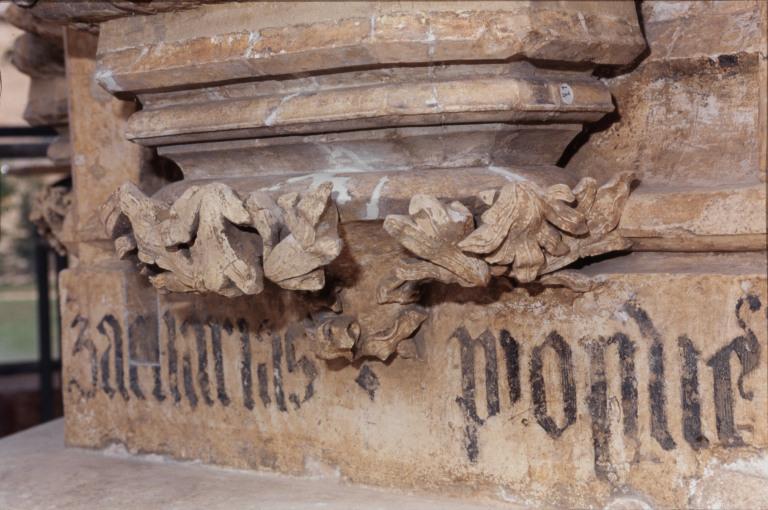 Vue de la console de Zacharie et de l'inscription peinte.