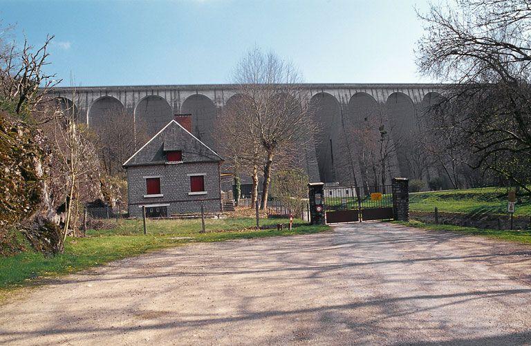 Vue aval du barrage.