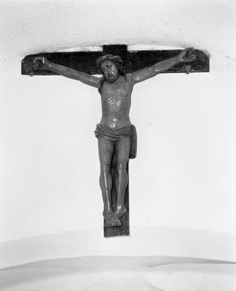 Statue : Christ en croix