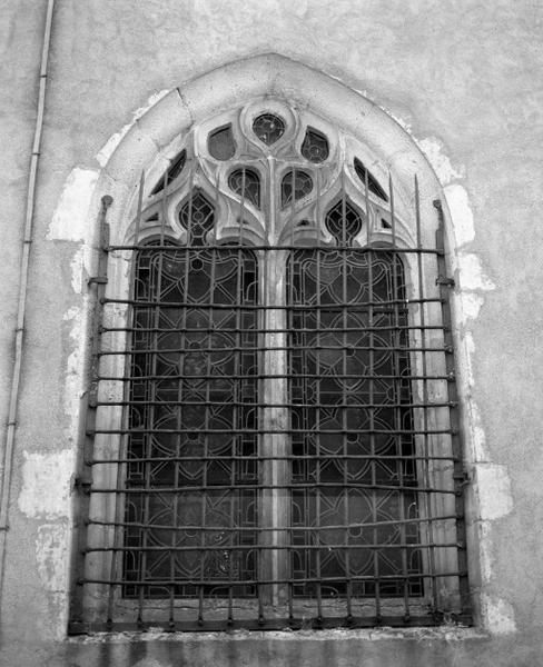 Fermeture de baie : grille de fenêtre