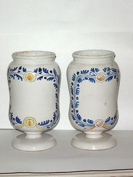 Vue de deux pots.