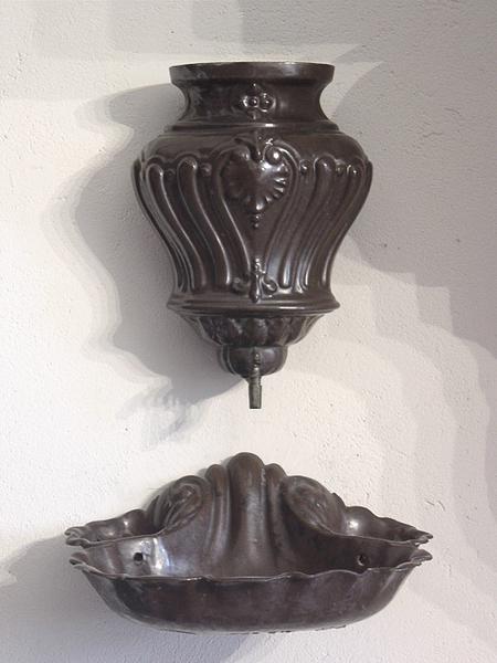 Fontaine de toilette