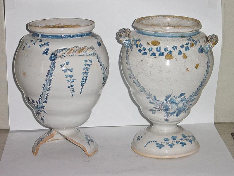 Vue de deux pots.