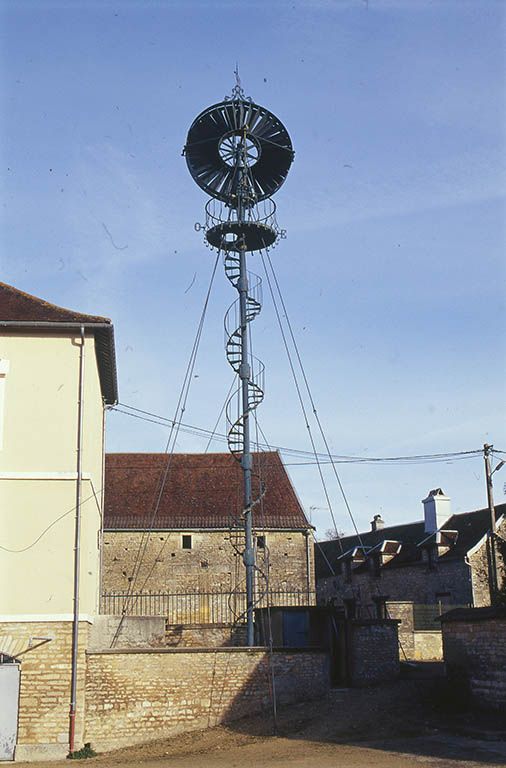 Vue d'ensemble depuis la place de la mairie.