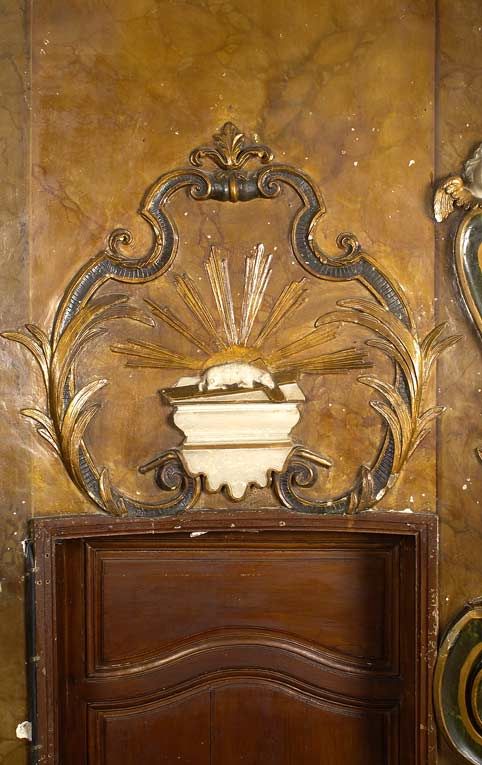 Détail du décor à gauche du retable