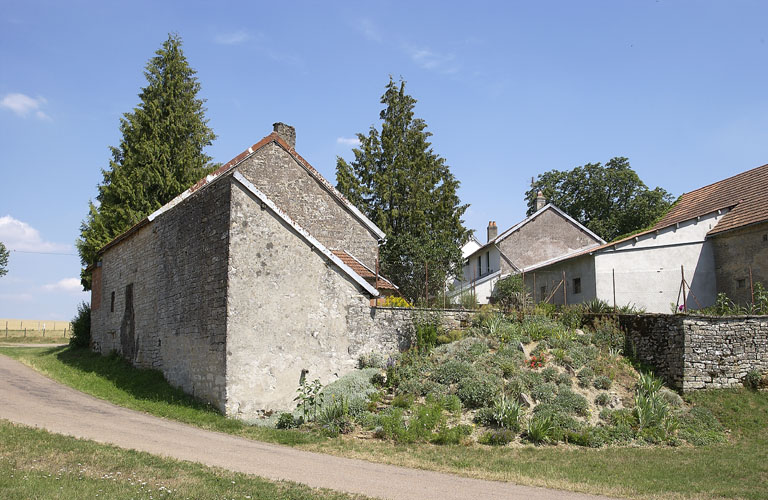 Les bâtiments de l'ancienne Maison-Dieu, depuis l'ancienne 'rue haute'.