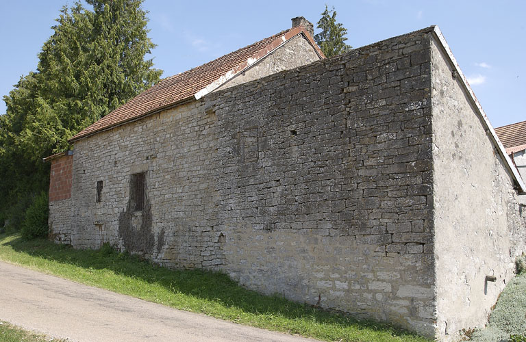 Les bâtiments de l'ancienne Maison-Dieu, depuis l'ancienne 'rue haute'.