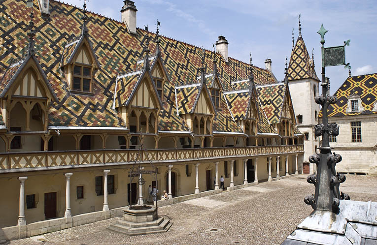 Grande aile sur cour (vue depuis la chambre-Dieu).