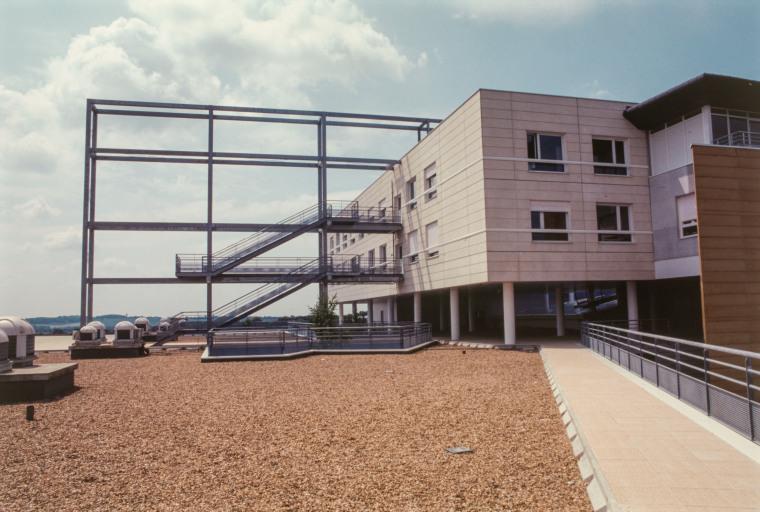 Façades antérieure et latérale.