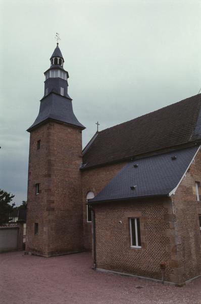 Vue d'ensemble du bâtiment, façade latérale droite.