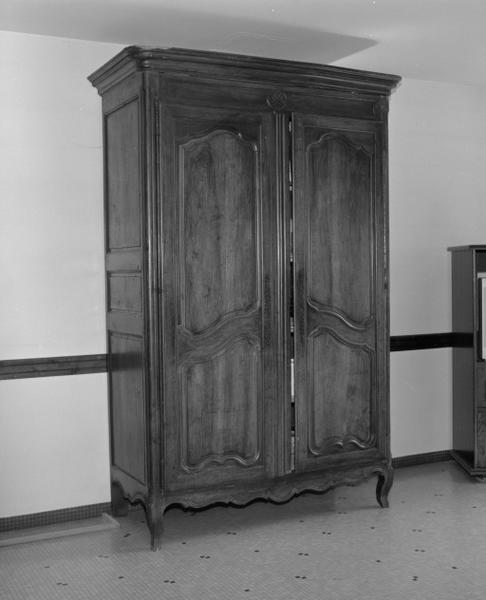 Armoire.