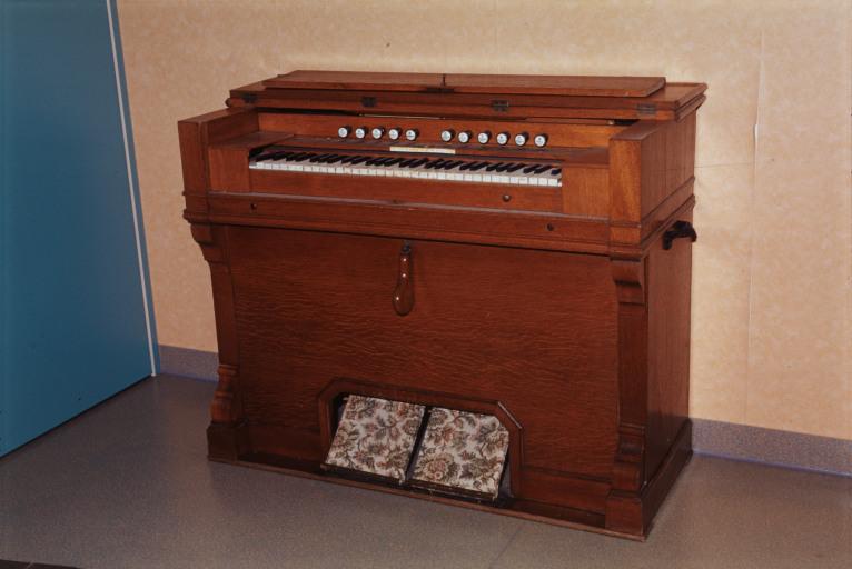Harmonium de la chapelle.