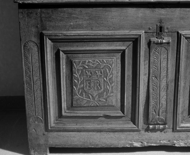 Détail du panneau antérieur, côté gauche.