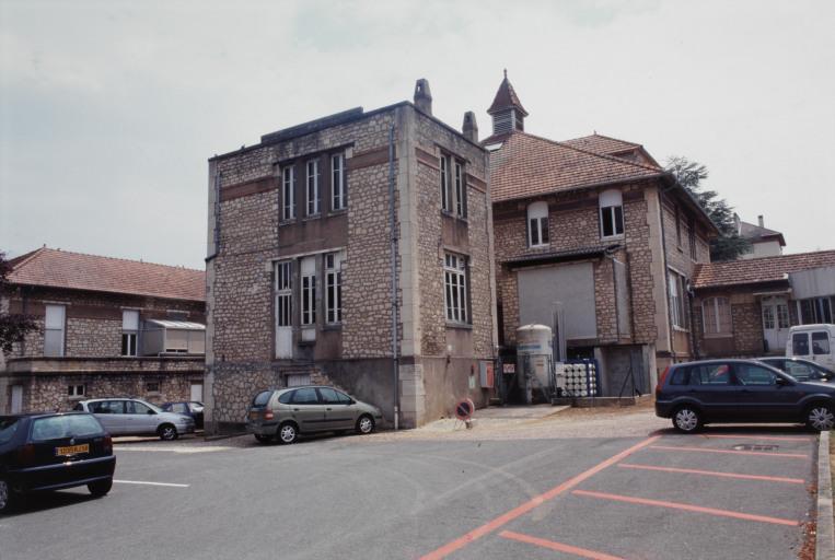 Vue d'ensemble du bâtiment principal, façade postérieure.