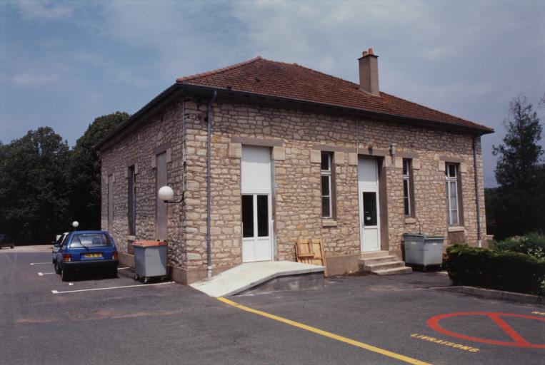Vue d'ensemble de la pharmacie.