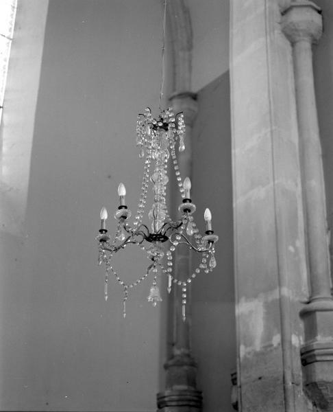 Lustre du bras gauche du transept.