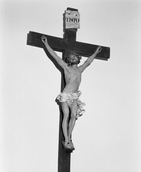 Statue : Christ en croix