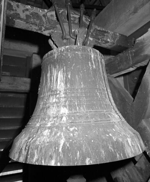 Cloche fondue en 1938 par les fils de G. Paccard à Annecy-le-Vieux (pour remplacer celle de 1813 félée), face antérieure.