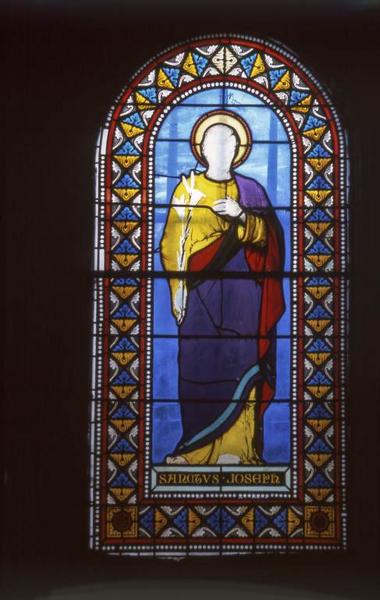 Deux verrières figurées : saint Joseph et saint Jean l'évangéliste, et six verrières décoratives