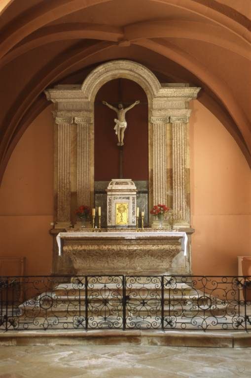 Maître-autel et son retable.