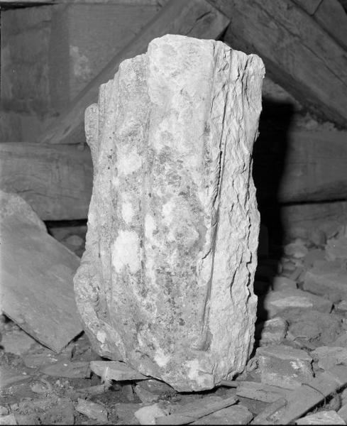 Fragment de statue : religieux