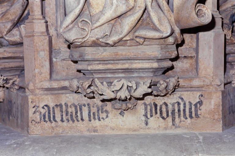 Vue de la console de Zacharie et de l'inscription peinte.