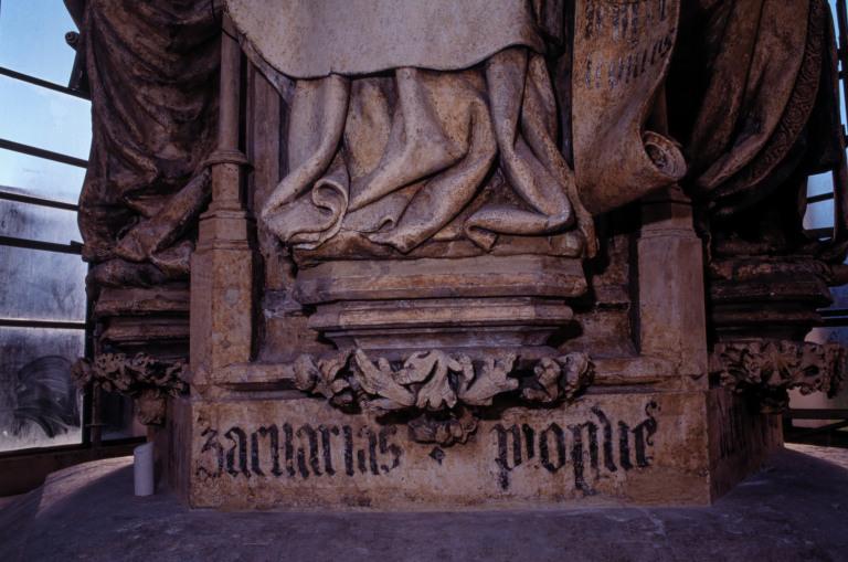 Vue de la console de Zacharie et de l'inscription peinte.