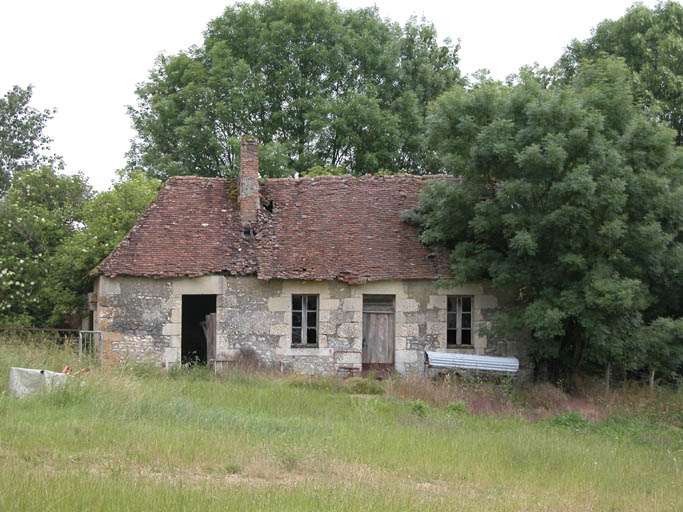 Vue des logements d'ouvriers en ruine.