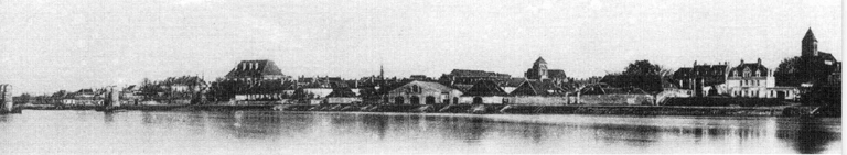 Panoramique des bords de la Loire au niveau de Cosne-sur-Loire.