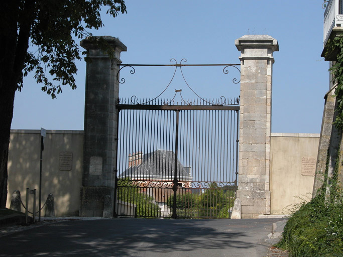 Portail d'entrée des anciennes forges de la Chaussade.