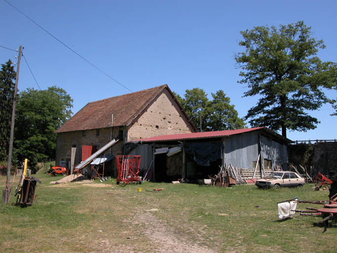 Vue générale de la halle à charbon transformée en grange.