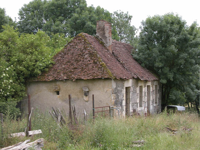 Vue des ruines du logement d'ouvriers.
