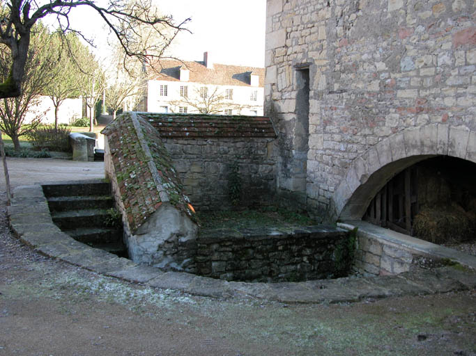 Vue de l'escalier à côté de la halle.